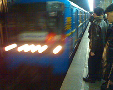 В киевском метро, опасаясь терактов, усилили охрану