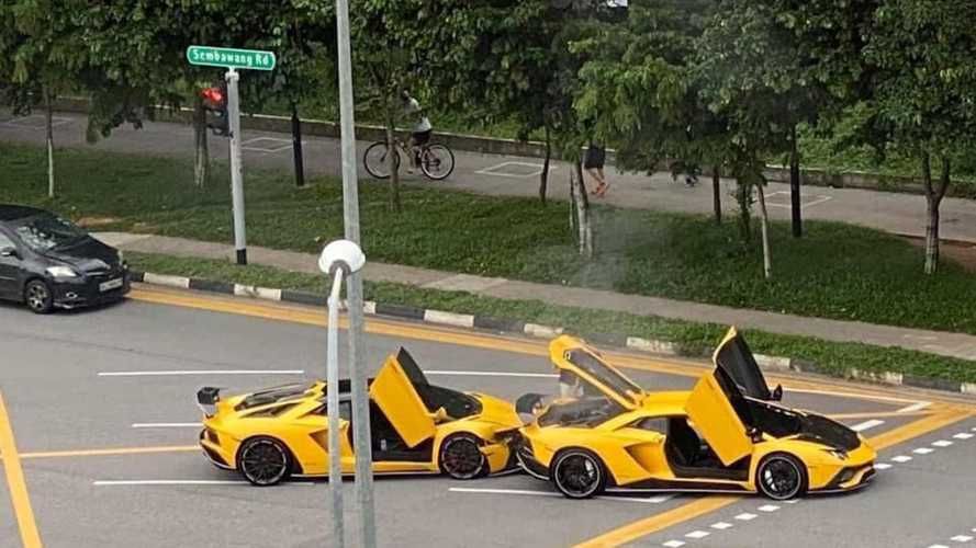 Две Lamborghini Aventador попали в нелепое ДТП. ВИДЕО
