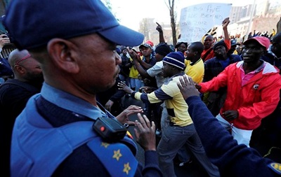 В ЮАР полиция разогнала демонстрантов, протестующих против нехватки туалетов