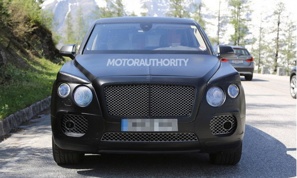 Bentley тестирует свой первый кроссовер