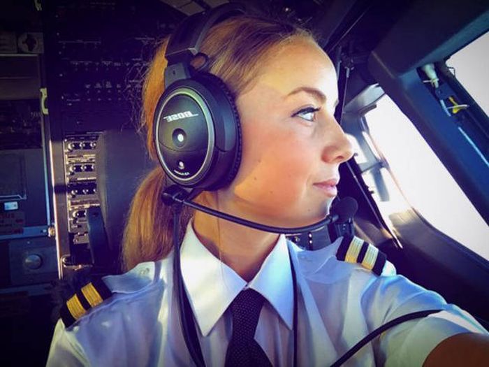 Очаровательные девушки-пилоты из Швеции