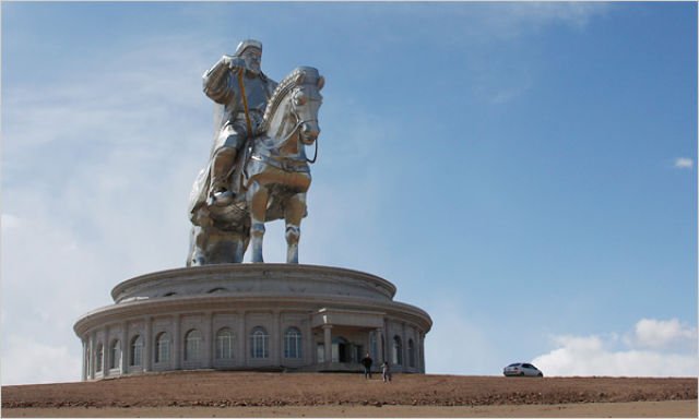 Самые большие статуи и памятники
