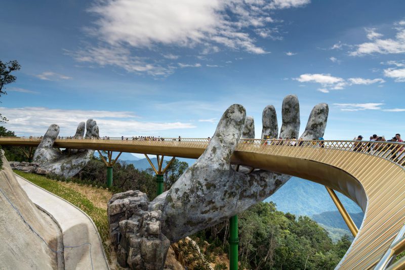 Золотой мост в Дананге — место во Вьетнаме, которое обязательно стоит посетить. ФОТО
