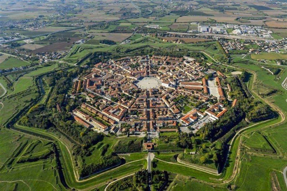  Пальманова — симметричный город-крепость в Италии. ФОТО