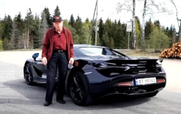 78-летний пенсионер купил себе McLaren 720S Spider. ВИДЕО