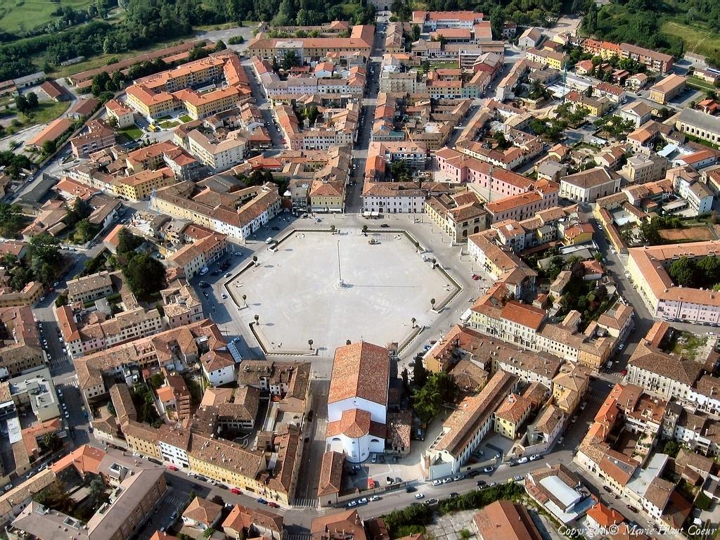 Пальманова — симметричный город-крепость в Италии. ФОТО
