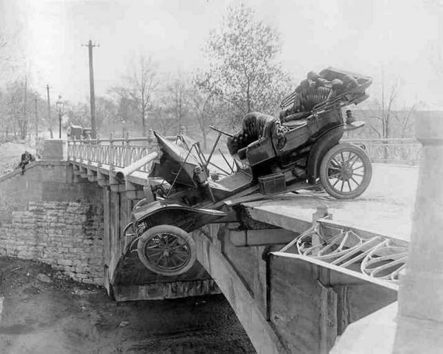 Фотографии аварий в годы, когда автомобилей было довольно мало