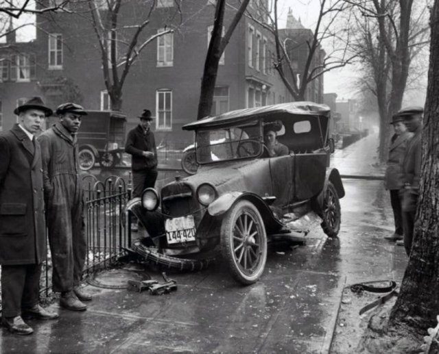 Фотографии аварий в годы, когда автомобилей было довольно мало