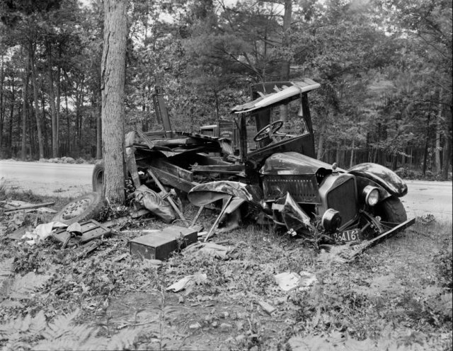 Фотографии аварий в годы, когда автомобилей было довольно мало