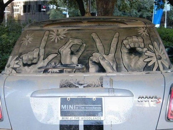 Рисунки на грязных автомобилях как произведения искусства