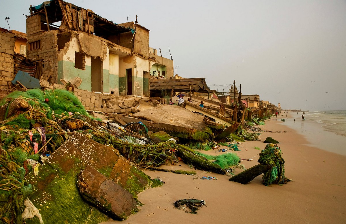 Африканский город Сен-Луи поглощается океаном