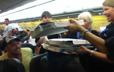 В США пилот самолета заказал пиццу для пассажиров