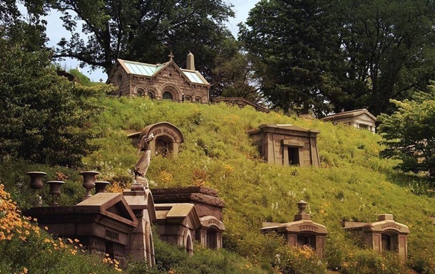 В США появилась вакансия с проживанием на территории кладбища