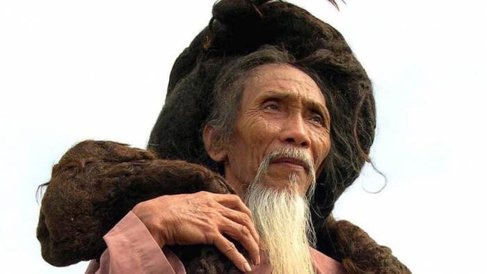 Вьетнамец 70 лет не мыл и не стриг волосы. ФОТО