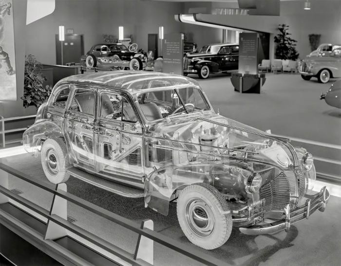 Прозрачный автомобиль-призрак: Pontiaс Plexiglas 1939 года