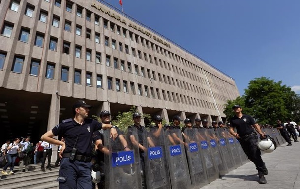 В Турции задержаны 55 полицейских, причастных к прослушиванию телефонов граждан