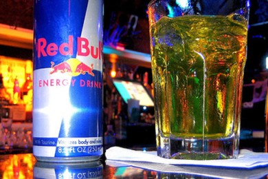 Энергетики с алкоголем вызывают желание пить больше