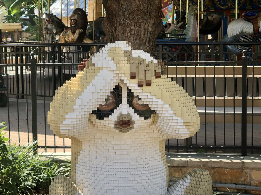 В зоопарке Сан-Антонио выставили копии диких животных из LEGO