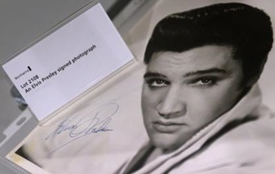 На аукцион выставят первый автограф Элвиса Пресли