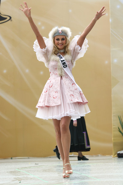 Национальные костюмы на конкурсе \"Мисс Вселенная\". ФОТО