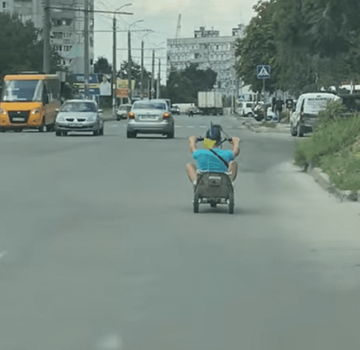 На дорогах Днепра замечено удивительное транспортное средство. ВИДЕО