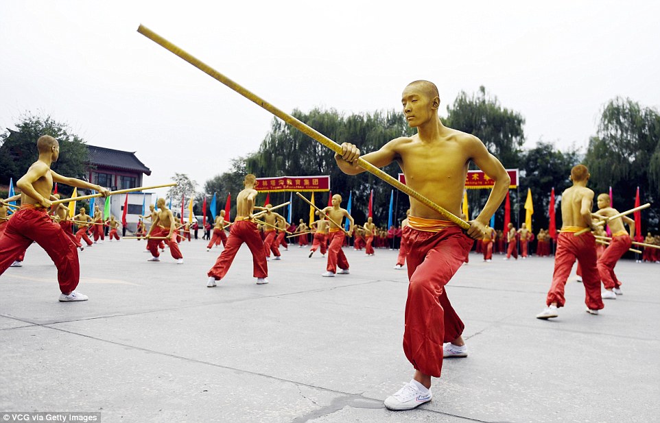 30 тысяч учеников демонстрируют мастерство Кунг-фу в Шаолиньском монастыре