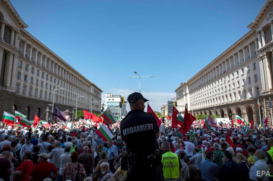 В Болгарии тысячи людей требуют отставки правительства. Фоторепортаж / ГОРДОН