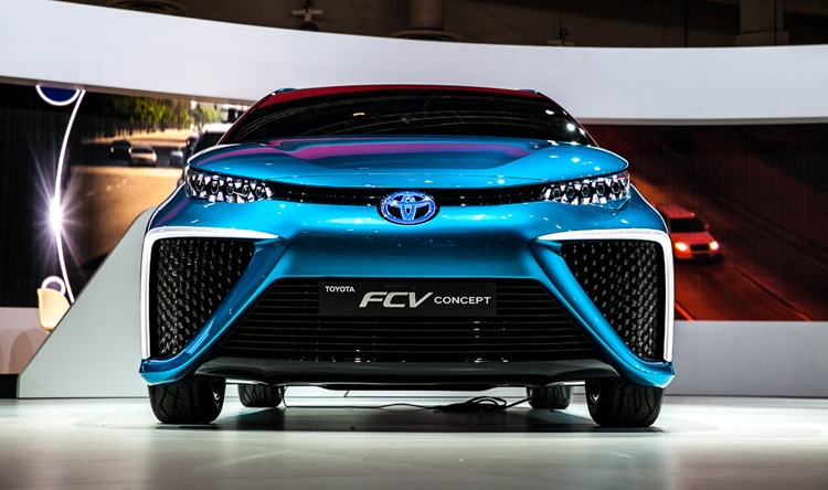 Toyota готовит первый серийный водородный автомобиль Mirai 