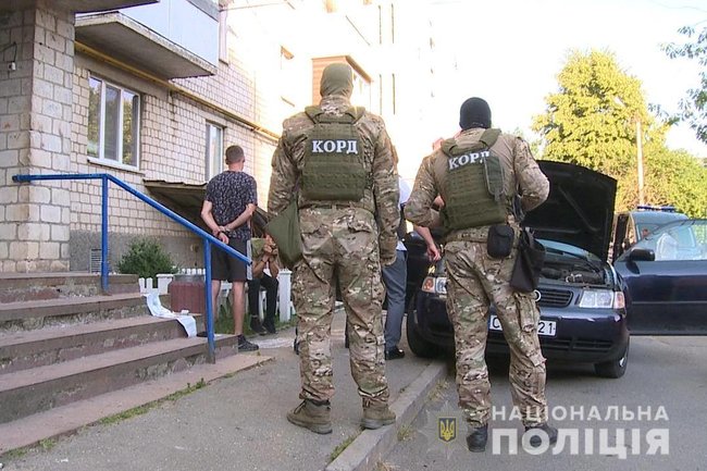 Полиция задержала двух членов банды, которая взрывала банкоматы по всей Украине 02