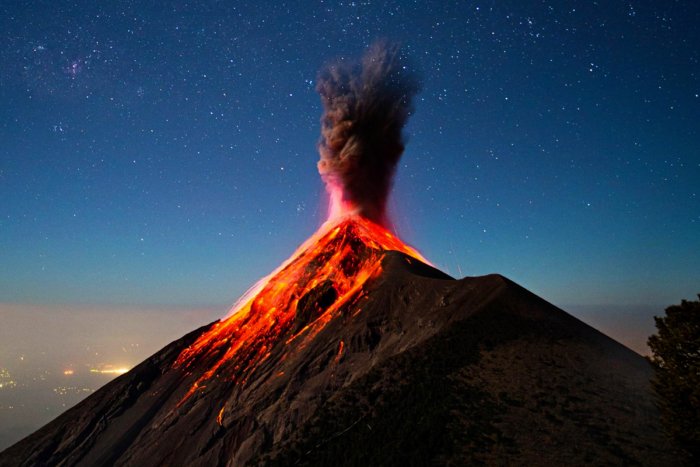 Каким образом происходит извержение вулкана