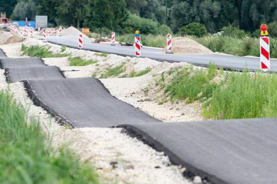 В Баварии построили кривую дорогу вместо ровной (фото)
