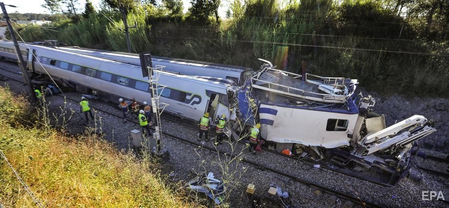 В Португалии потерпел крушение пассажирский поезд (фото)