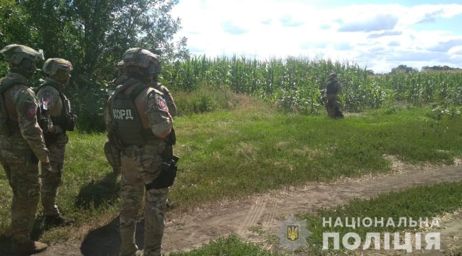 Копы искали «полтавского террориста» в кукурузе. ВИДЕО