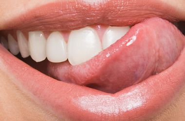 Как отбелить зубы качественно и надолго