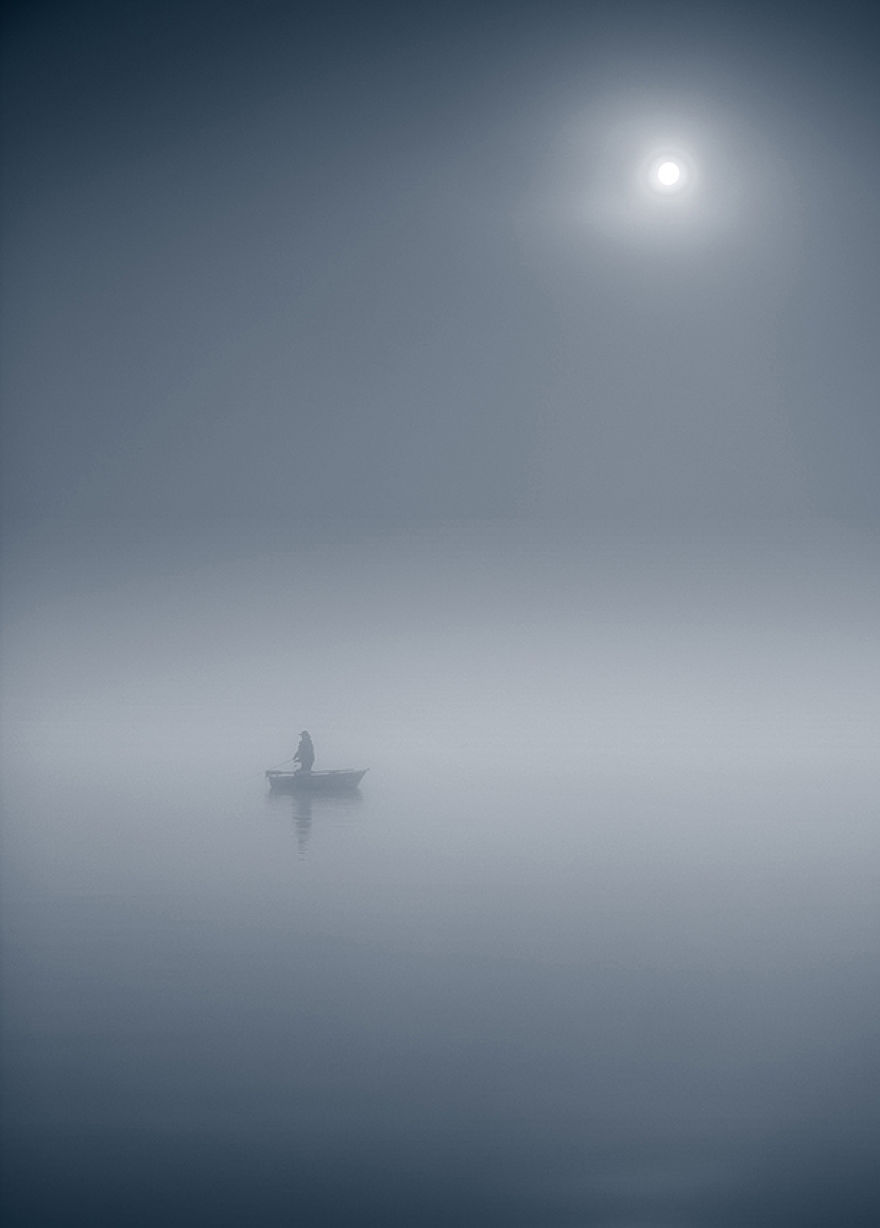 Туманная жизнь на озере. ФОТО
