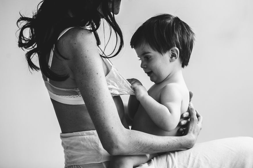 Фотограф снимает кормящих грудью матерей, и это очень красиво. ФОТО