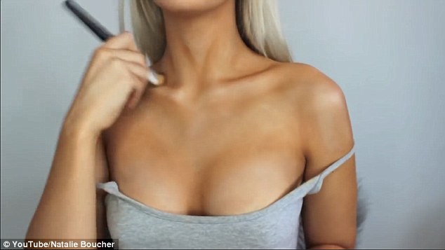 Бьюти-блогер показала, как увеличить грудь с помощью макияжа. ФОТО