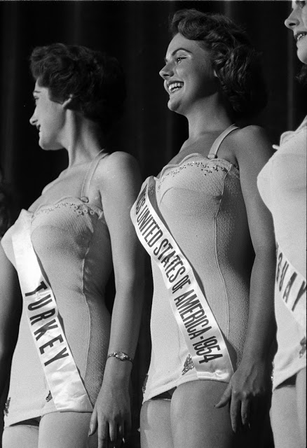 «Мисс Вселенная»: какими были участницы конкурсов 50-х годов. ФОТО