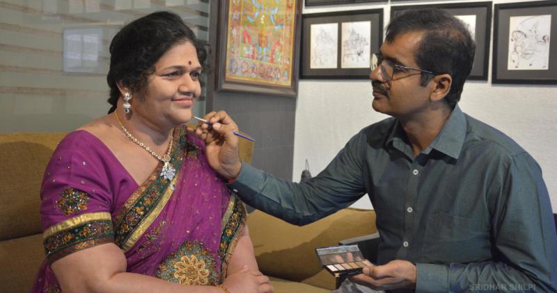 Безутешный житель Индии заказал силиконовую копию умершей жены. ФОТО