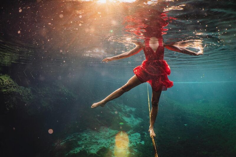 Девушки под водой на потрясающих снимках фотографа-фридайвера Лекси Лайн. ФОТО