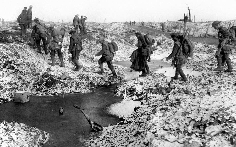 Продажная любовь во время войны: найдены редкие фотографии британских вояк во французских борделях времен Первой мировой. ФОТО