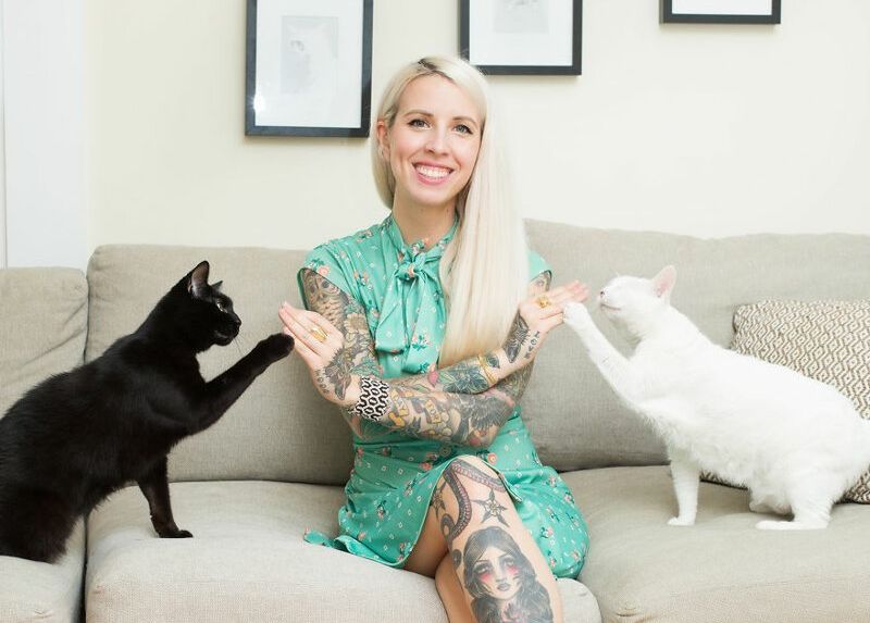  «Девушки и кошки»: фотограф из Нью-Йорка против стереотипов о сумасшедших кошатницах. ФОТО
