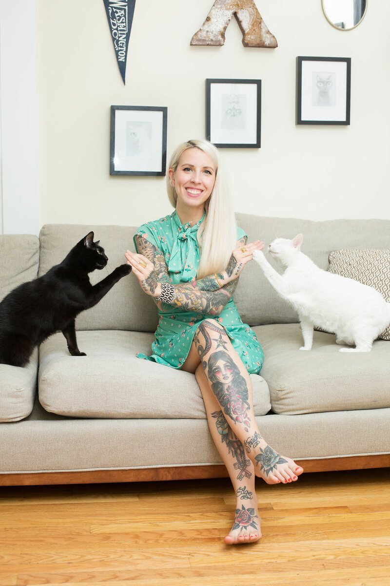  «Девушки и кошки»: фотограф из Нью-Йорка против стереотипов о сумасшедших кошатницах. ФОТО