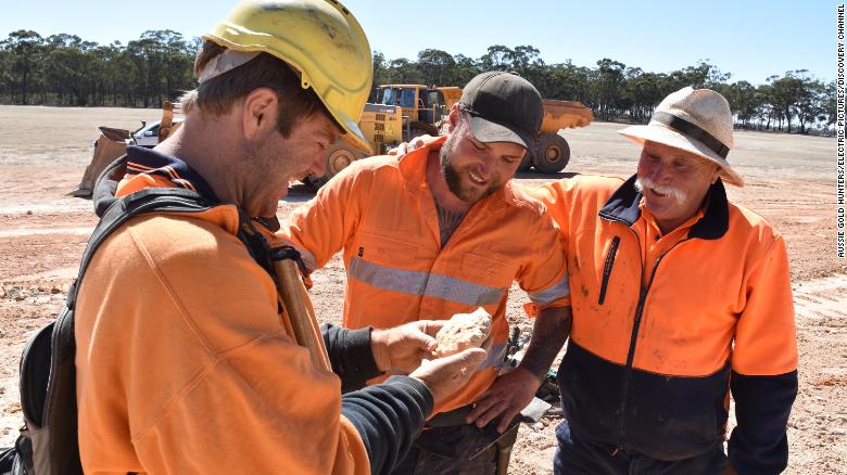 В Австралии золотоискателям дважды за день улыбнулась удача - фото потрясающей находки. ФОТО