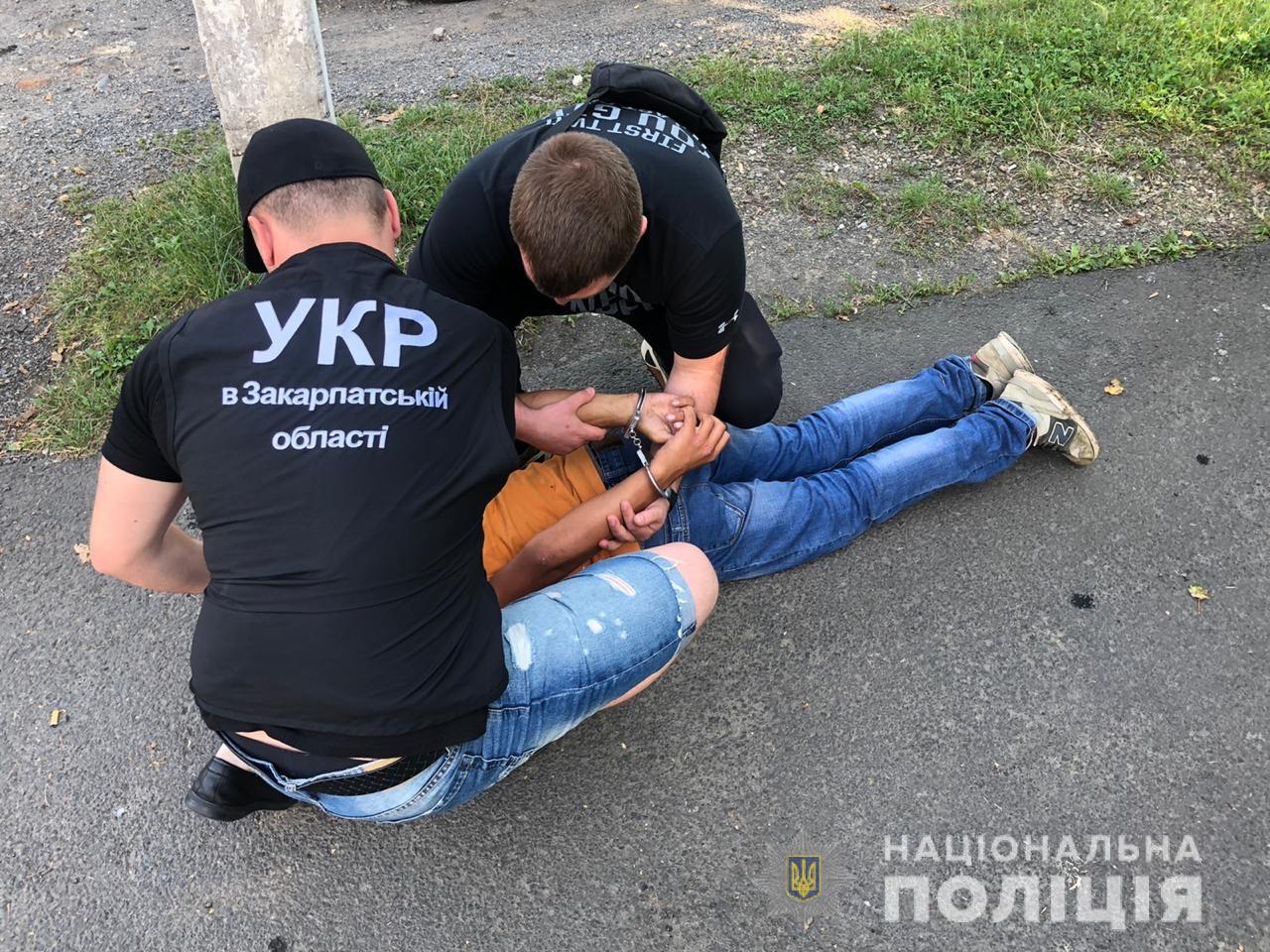 В Ужгороде вооруженный 15-летний подросток ограбил АЗС. ВИДЕО