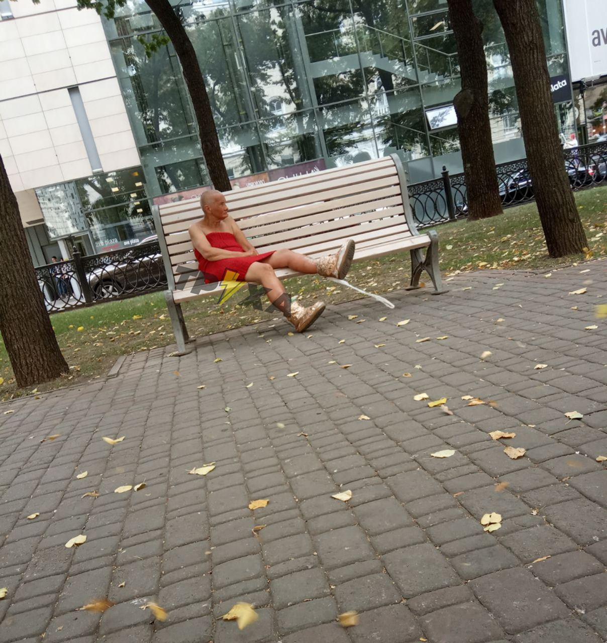Бритни Спирс уже не та: на улицах Харькова заметили странную модницу. ФОТО