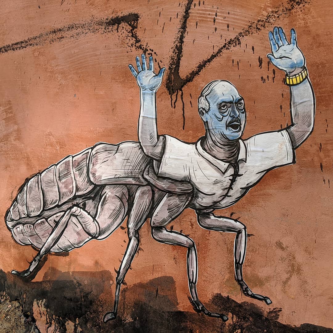Во Львове появилось яркое граффити с тараканом Лукашенко. ФОТО