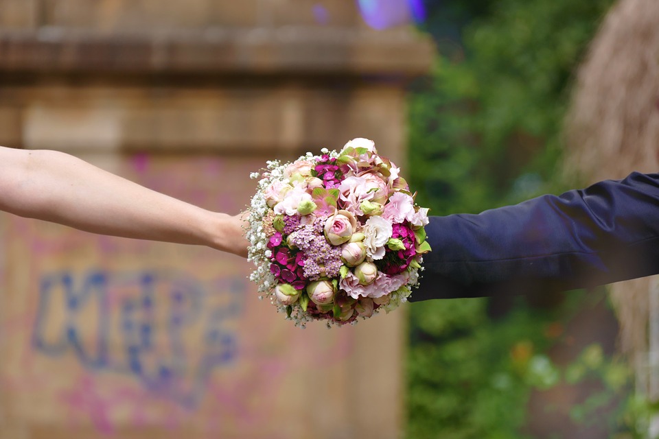 Невеста узнала о неверности жениха, и вместо клятвы зачитала на свадьбе его переписку с другой. ФОТО