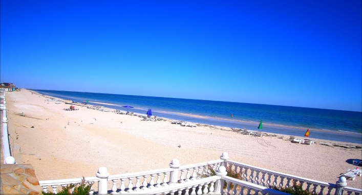 На популярном украинском курорте пустеют пляжи при отличной погоде
