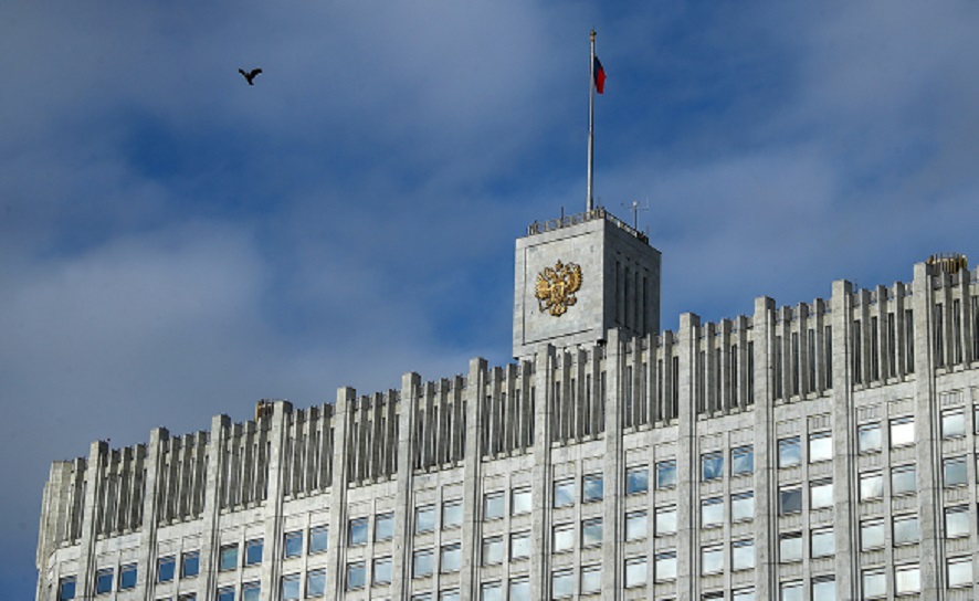 В РФ чиновники выделили миллионы рублей на борьбу с воронами на крыше правительства